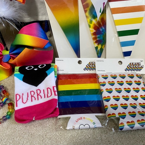 PRIDE 🏳️‍🌈 I’ve added more items!  bundle banners, flags, hand towel, visors - Picture 6 of 14